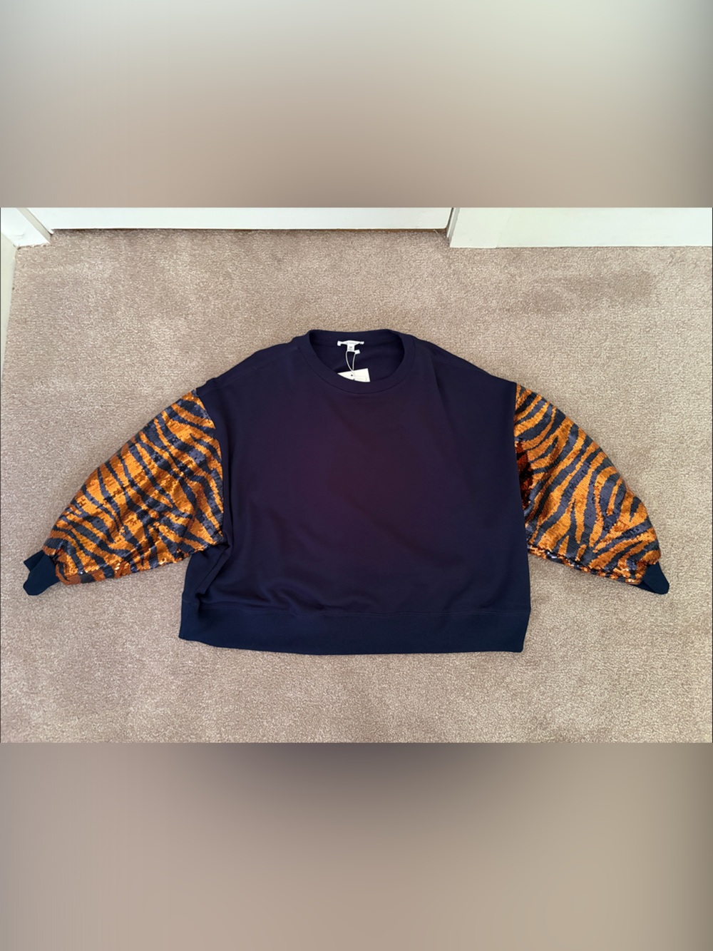Mary Square Sequin Auburn Tiger-Stripe Sleeve Sweatshirt - Navy orange medium
